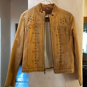 Wilson’s Leather tan leather jacket. Size Large